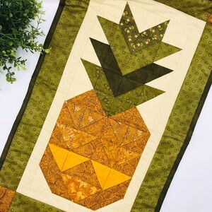Vintage Handmade And Machine Quilted  Wall Hanging Pineapple Gold Green 14.5x24"